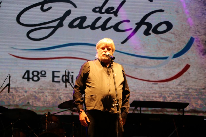 Humor, baile y canto para despedir la 48 edicin