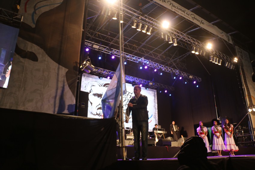 Humor, baile y canto para despedir la 48 edicin