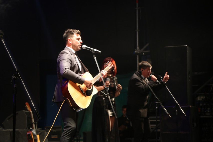 Humor, baile y canto para despedir la 48 edicin