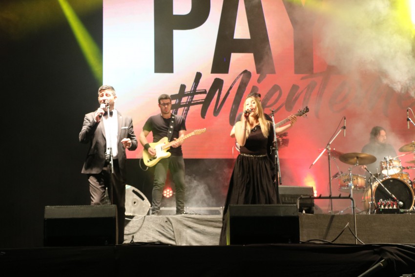 Humor, baile y canto para despedir la 48 edicin