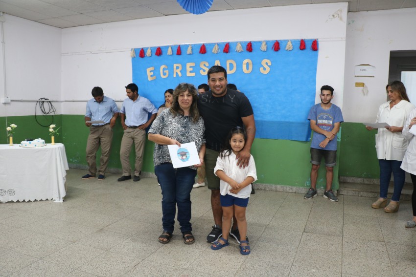 Destacaron a los egresados con mejores promedios en la Escuela de Adul