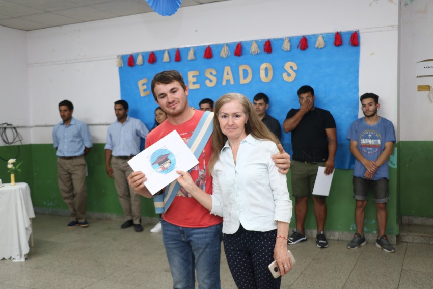 Destacaron a los egresados con mejores promedios en la Escuela de Adul