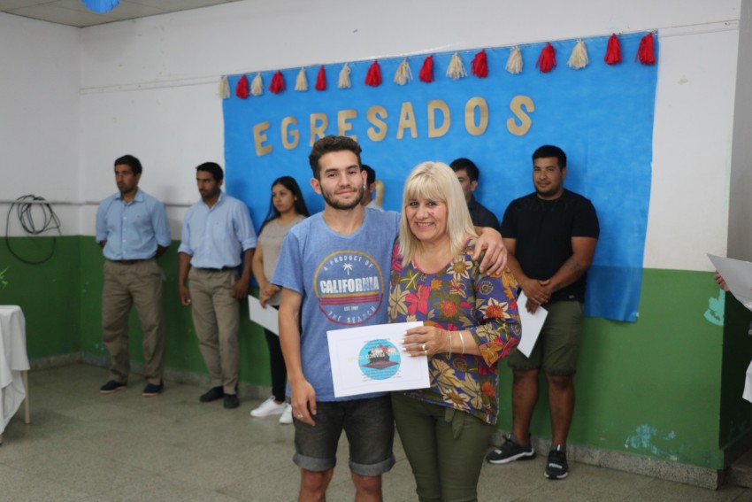Destacaron a los egresados con mejores promedios en la Escuela de Adul