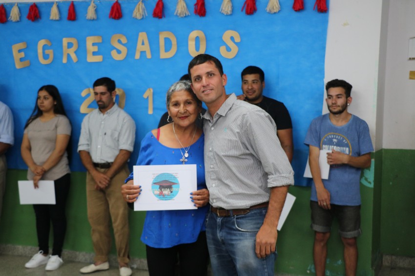 Destacaron a los egresados con mejores promedios en la Escuela de Adul