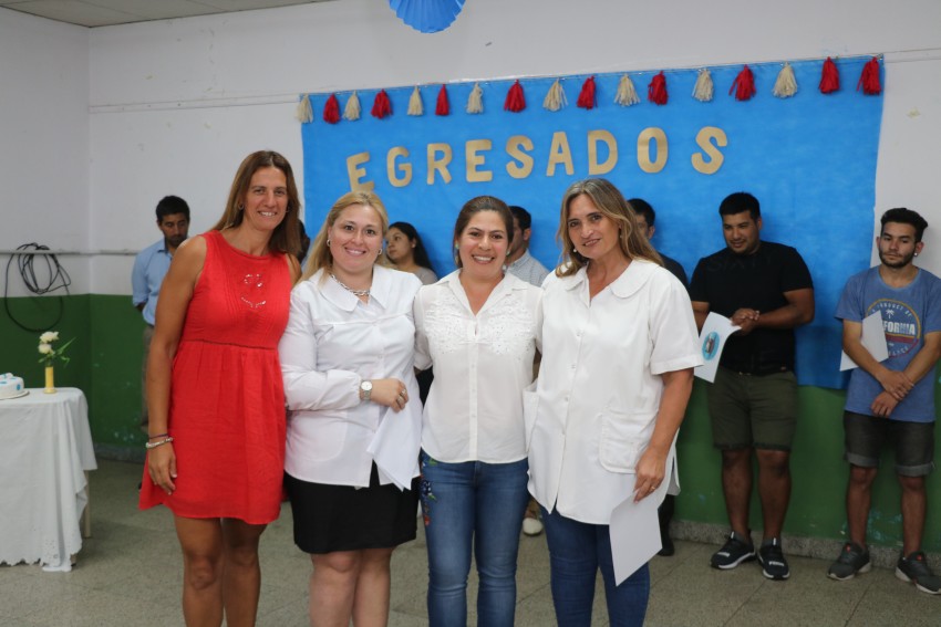 Destacaron a los egresados con mejores promedios en la Escuela de Adul