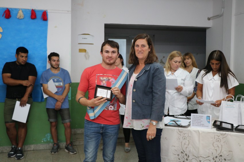 Destacaron a los egresados con mejores promedios en la Escuela de Adul