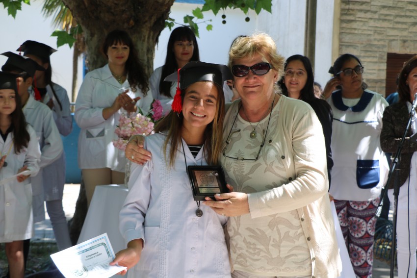 Continan los egresos y los reconocimientos a los alumnos destacados