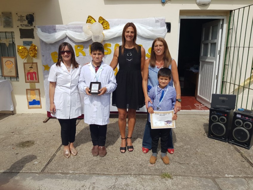 Continan los egresos y los reconocimientos a los alumnos destacados