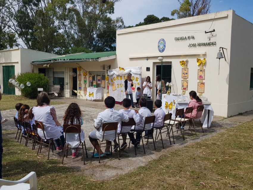 Continan los egresos y los reconocimientos a los alumnos destacados