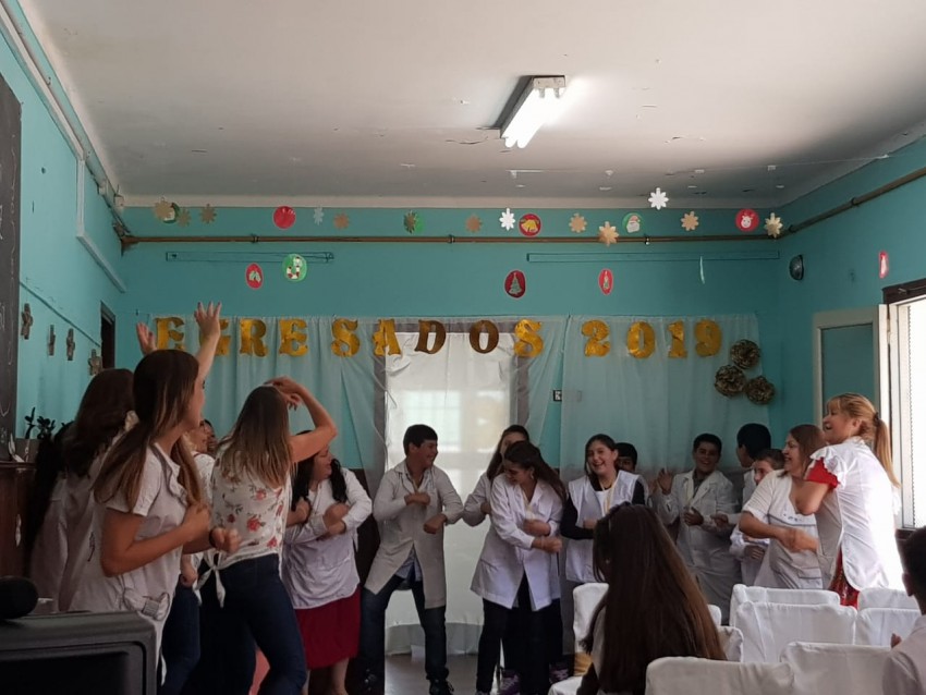 Continan los egresos y los reconocimientos a los alumnos destacados