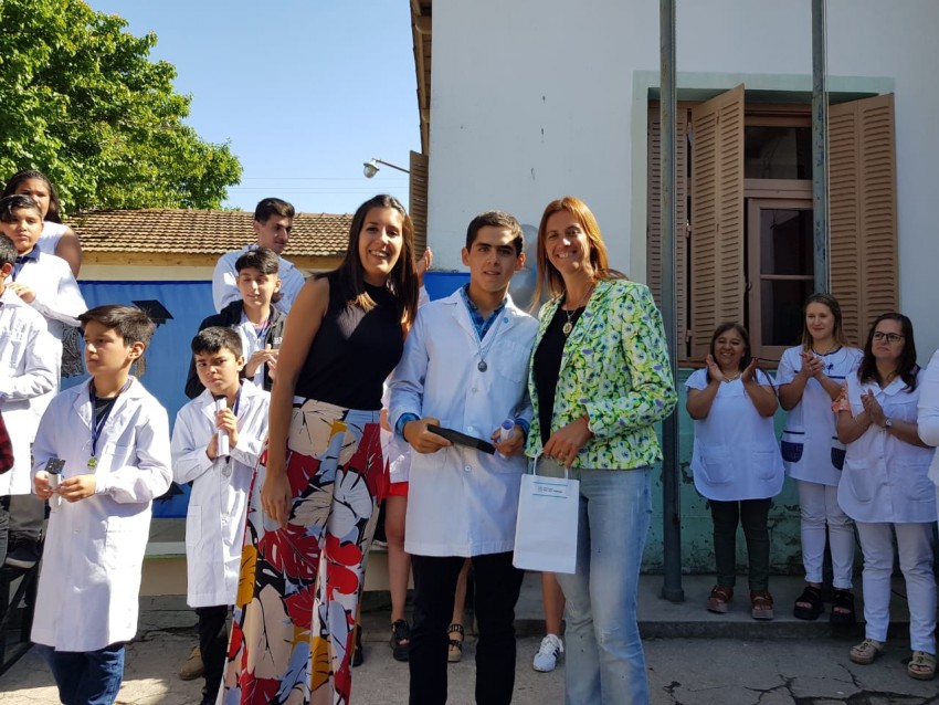 Continan los egresos y los reconocimientos a los alumnos destacados