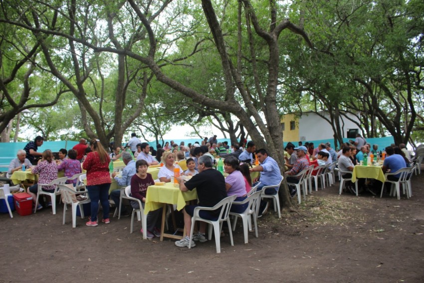 El Club de Pesca San Nicols festej sus 50 aos con un almuerzo