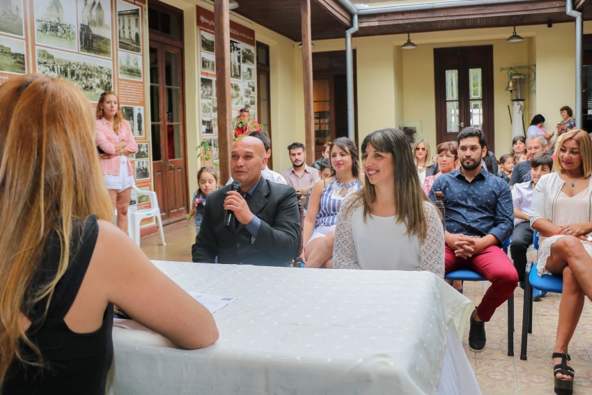 Tres parejas dieron el s en el Museo Histrico