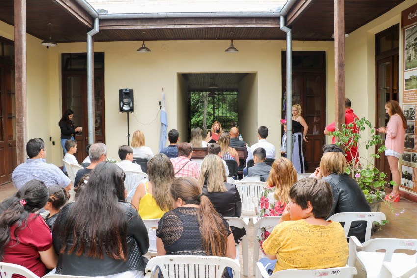 Tres parejas dieron el s en el Museo Histrico