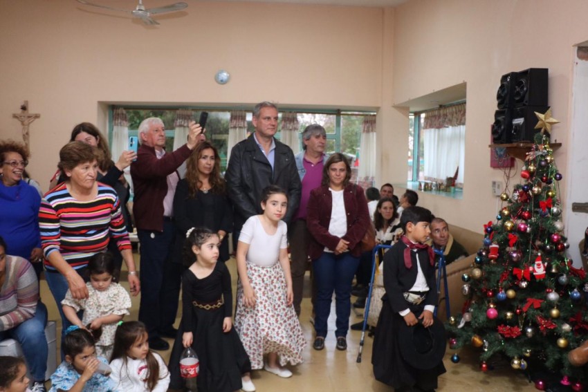 Los abuelos del hogar tuvieron su festejo de fin de ao