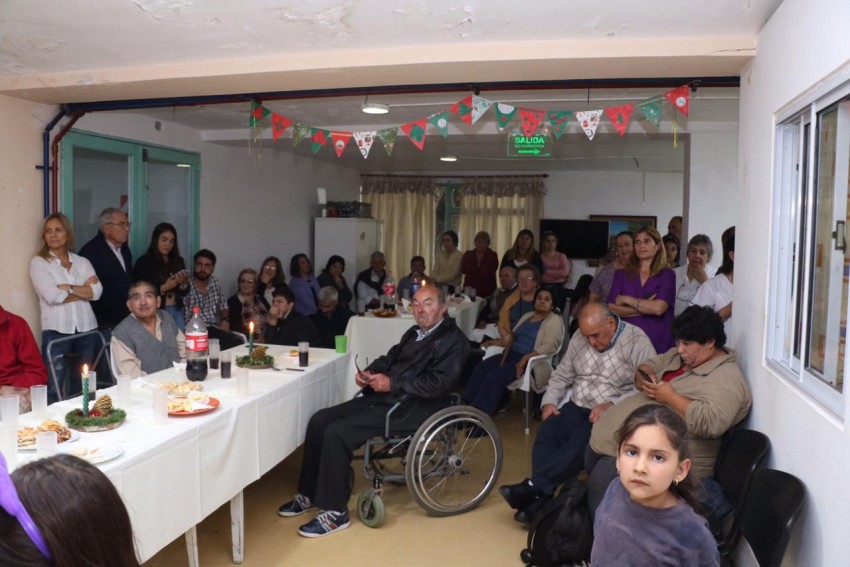 Los abuelos del hogar tuvieron su festejo de fin de a�o