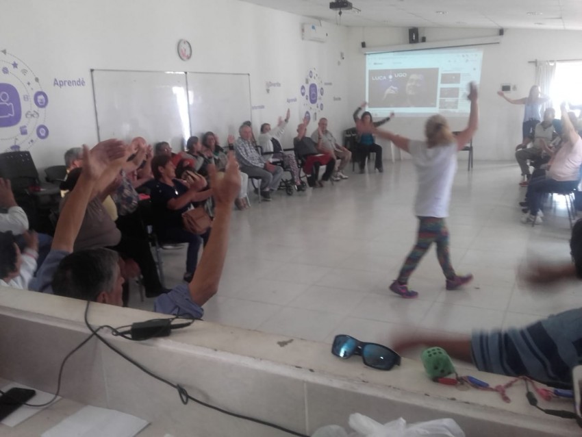 Con baile incluido despidieron el ao  los asistentes del Taller de Di