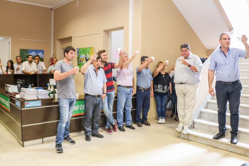 El intendente brind con los empleados y les dese un buen fin de ao