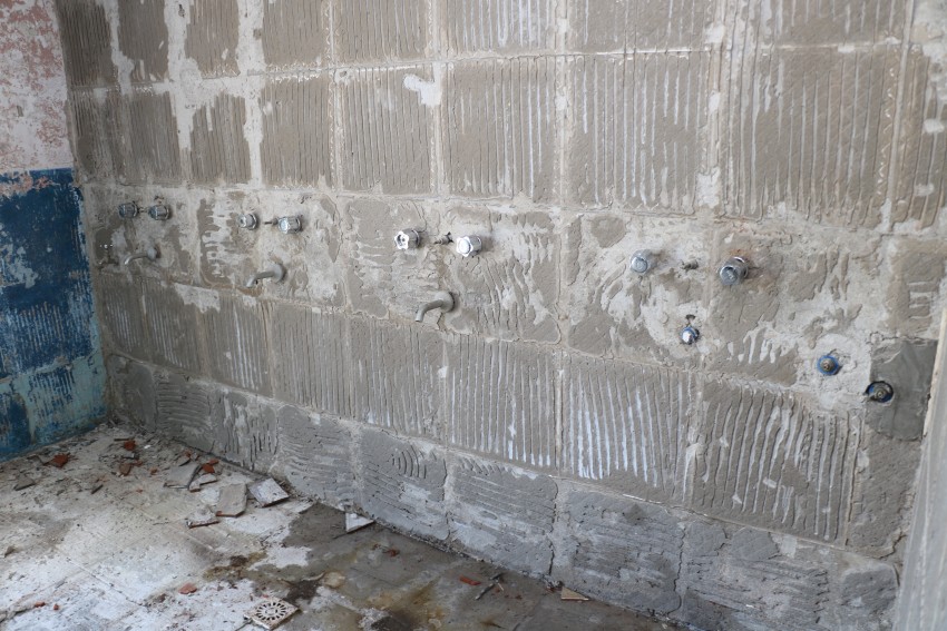 Iniciaron la reconstrucción de los vestuarios en el Estadio Municipal