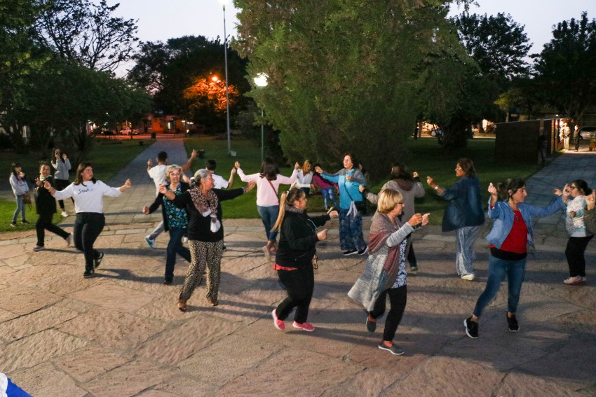 Las clases de folclore convocaron a residentes  y turistas