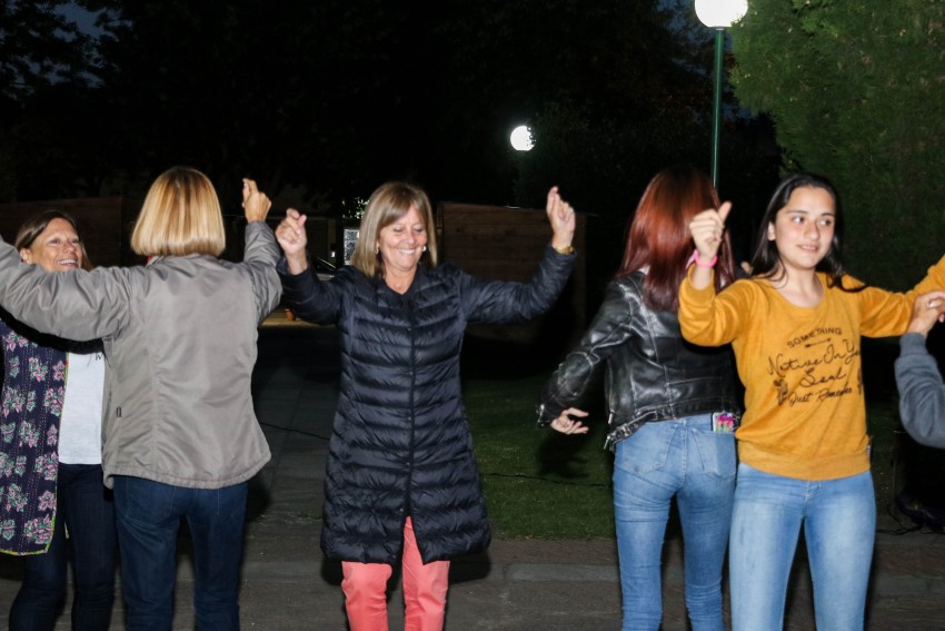 Las clases de folclore convocaron a residentes  y turistas