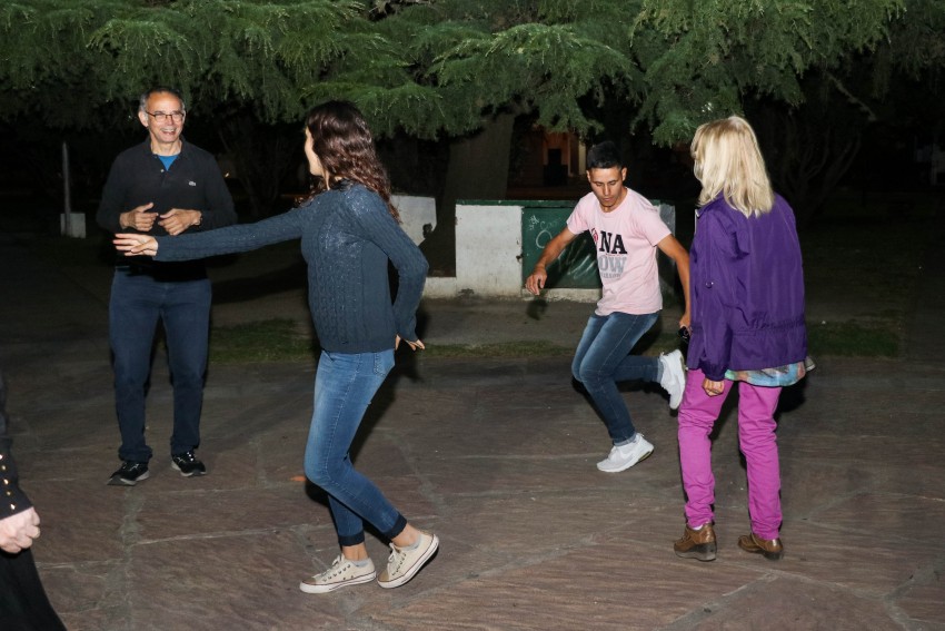 Las clases de folclore convocaron a residentes  y turistas