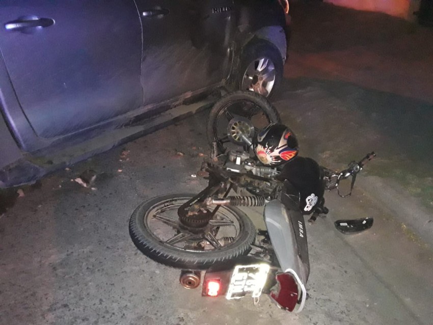 Una camioneta y una moto colisionaron y un hombre fue trasladado al Ho