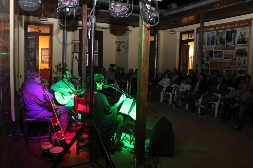 Julie lvarez y Roberto Farinola cautivaron al pblico con su msica