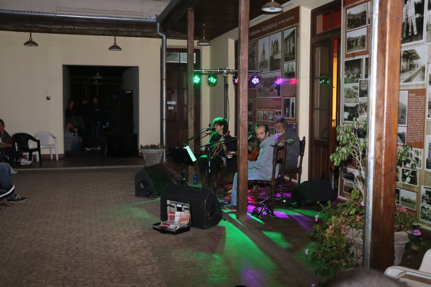 Julie lvarez y Roberto Farinola cautivaron al pblico con su msica