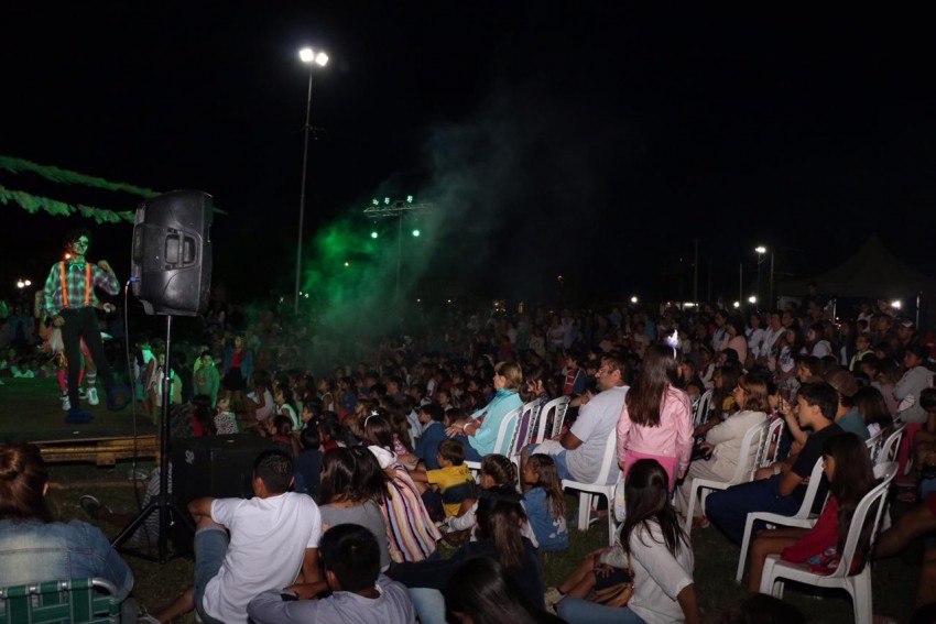 Ms de 400 personas disfrutaron de Caperucita Roja en el predio del fe