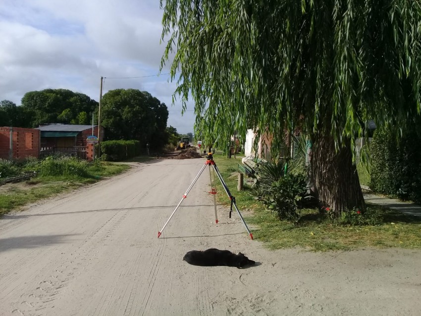 Comenzaron los trabajos para la obra de cordón cuneta en el Quintanill