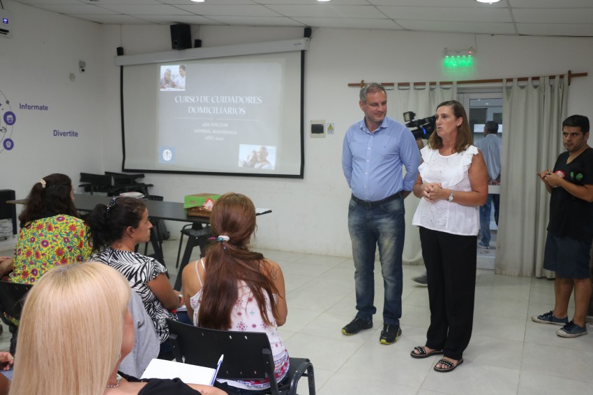 Inició el curso de cuidadores domiciliarios y Santoro remarcó la impor