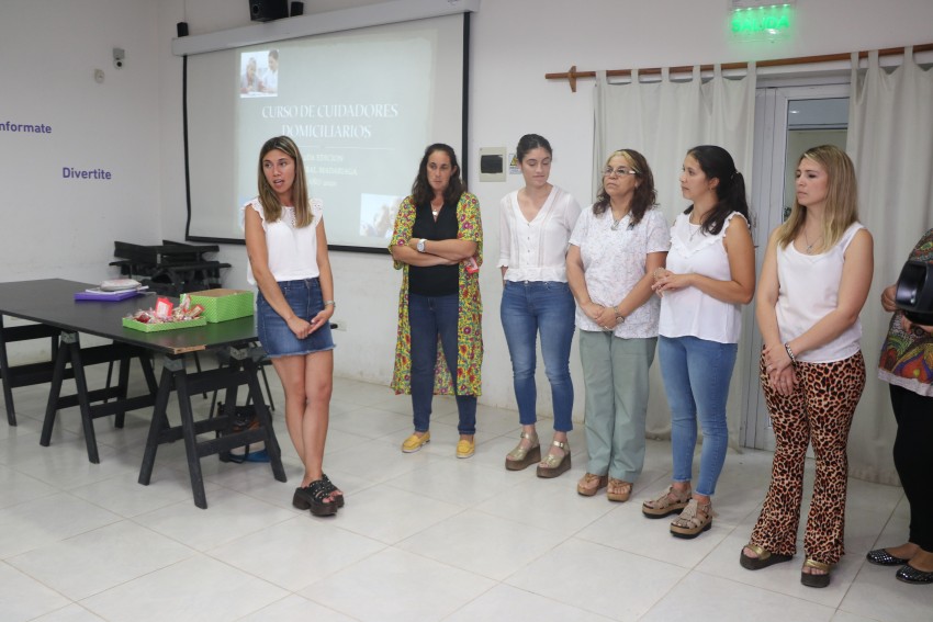 Inició el curso de cuidadores domiciliarios y Santoro remarcó la impor