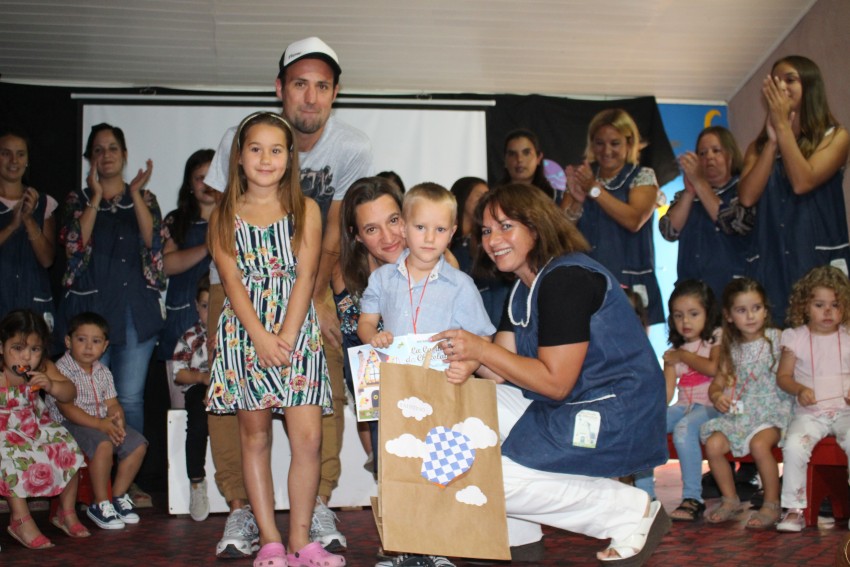 Egresaron 24 alumnos del maternal