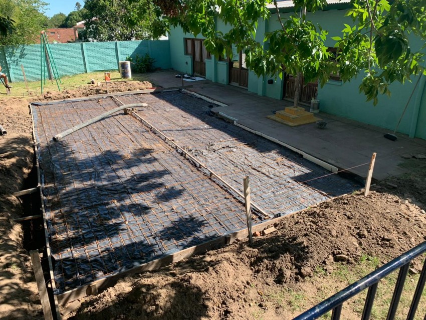 Construyeron una platea en el Jardín Nº 902 del barrio Quintanilla