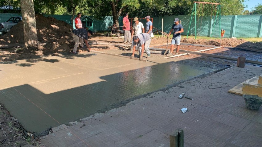 Construyeron una platea en el Jardín Nº 902 del barrio Quintanilla