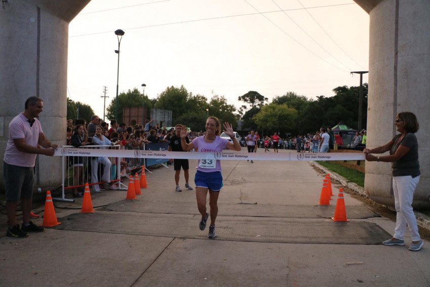 La madariaguense Estela Ald�z fue la ganadora de la Carrera de la Muje