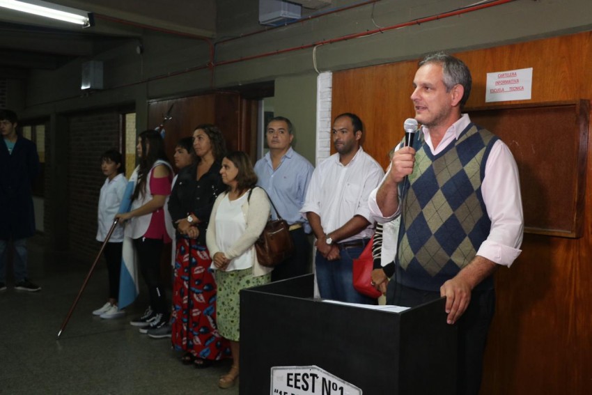 Inauguraron un ba�o y una rampa de acceso para discapacitados en la Es