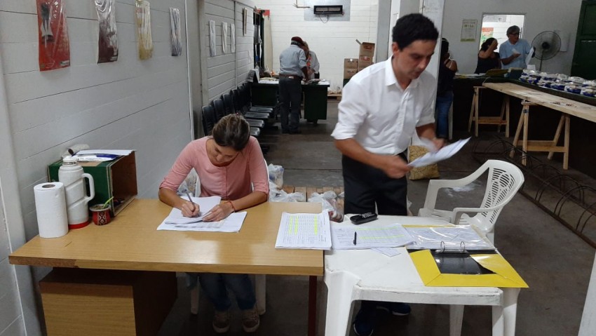 El municipio reparte alimentos a los vecinos que ms lo necesitan