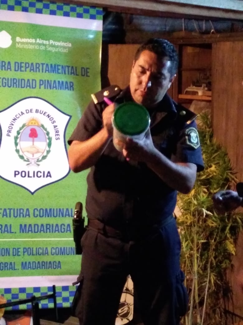 Allanamiento positivo con tres personas aprehendidas en el barrio Belg