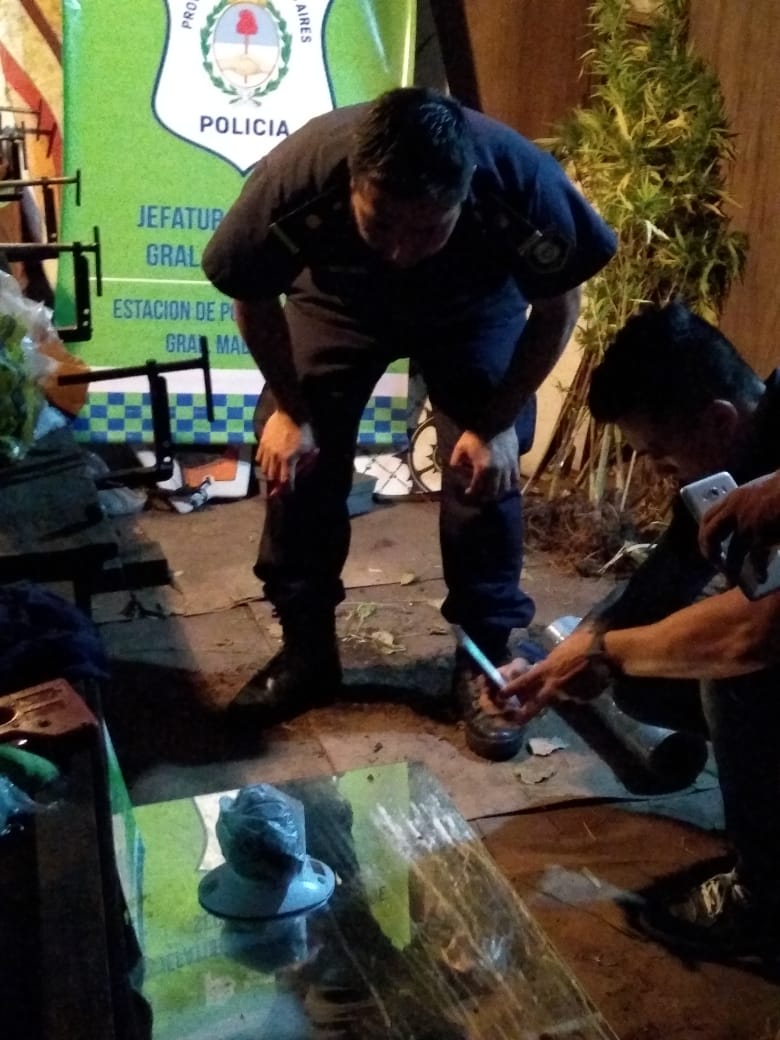 Allanamiento positivo con tres personas aprehendidas en el barrio Belg