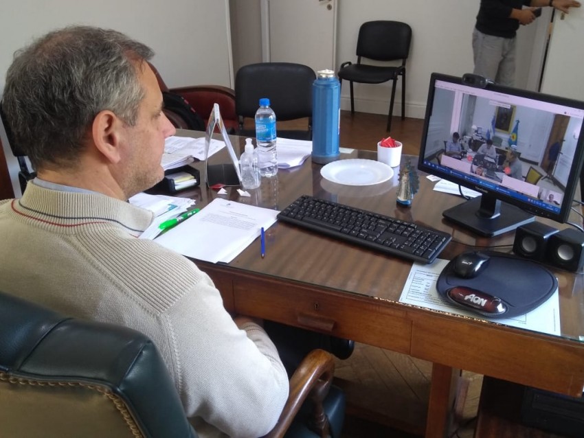 Santoro particip de una teleconferencia con el gobernador