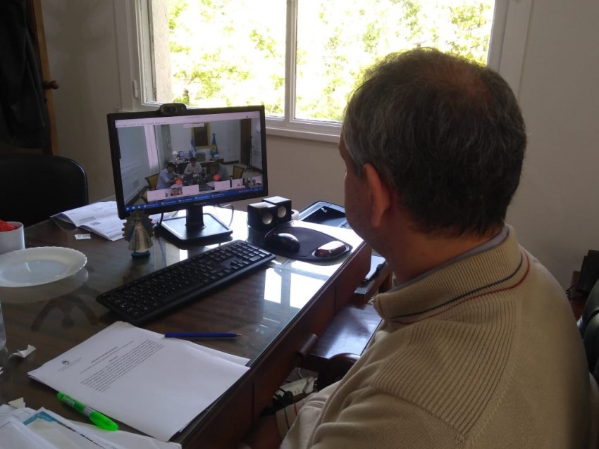 Santoro particip de una teleconferencia con el gobernador