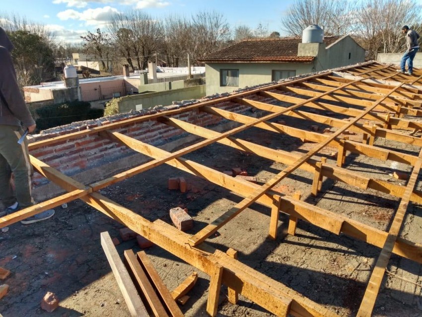 Escuelas a la obra: Iniciaron los trabajos en el techo de la Nº 2 Tuyú