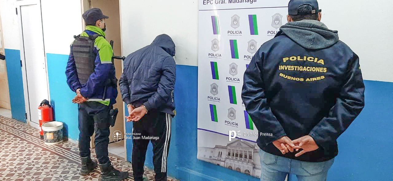 Dos hombres fueron aprehendidos tras el allanamiento en el barrio Belg