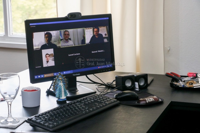 Santoro y Yeza abordaron distintos temas comunes en videoconferencia