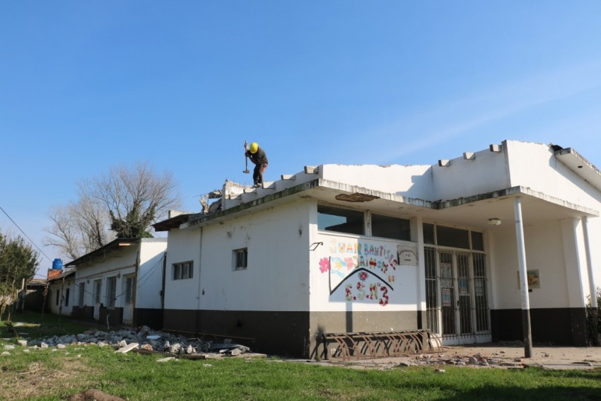 Santoro recorrió la obra de la Escuela Nº 15