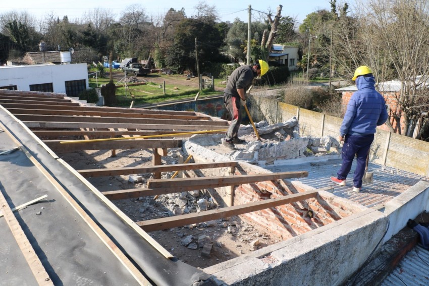 Santoro recorrió la obra de la Escuela Nº 15