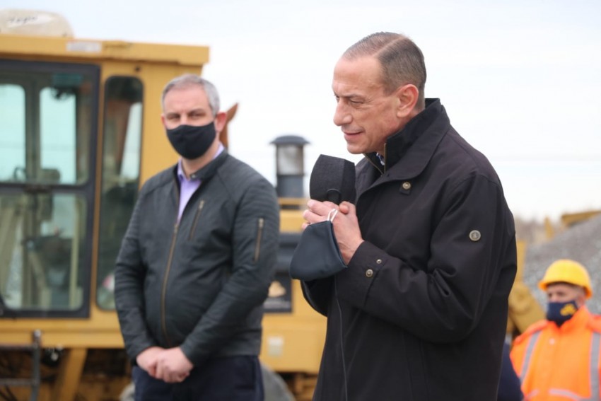 Santoro participó del anuncio oficial de la reanudación de la obra de