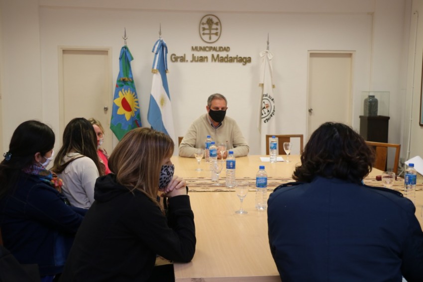 Entregaron aportes a Escuelas Primarias